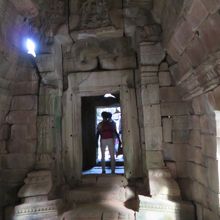 狭い部分を歩きます