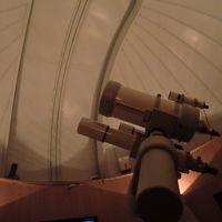 屋上にある天体観測ドームの中