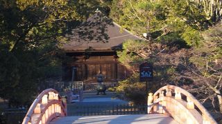 屋根の曲線が優美