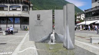 国境の町　ティラノは可愛い街です