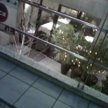 お店の入り口そばです。