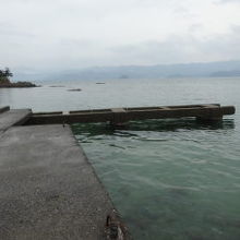 釣り場。狭くて通路が細いので小さい子は注意が必要です