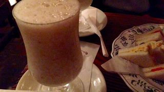 隠れ家的な喫茶店