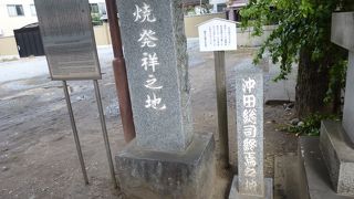 今戸神社の境内にあります