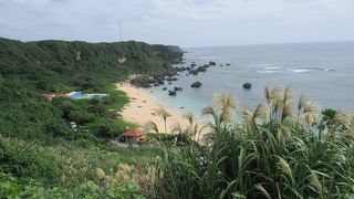 小さいが綺麗なビーチです