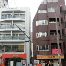 左がオトボケ、右が松屋