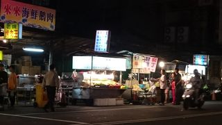 座って食べられます