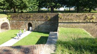 城壁に囲まれた街ルッカ、城壁散歩もお勧め