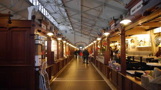 古くから地元民に愛されるマーケット