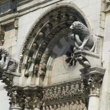 ファサードのティンパヌム