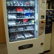 お土産グッズは自販機で購入します