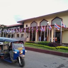 駅前のトゥクトゥク