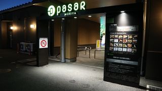 一般道から行けるのもイイ。全体的に新しいサービスエリアです。