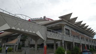 奇抜な外観です