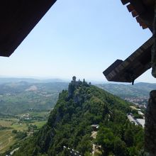 砦からの眺め。見えているのは第二の砦チェスタです