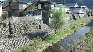 中国勝山の旭川川沿いの風景
