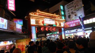 あつあつジューシーな胡椒餅！夜市一番の行列店