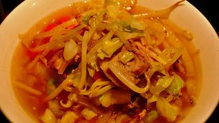 タンメンと餃子のみの店。スープは野菜の甘みもあって美味しかった。