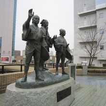 ２右側に水戸駅