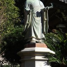 境内には像が。