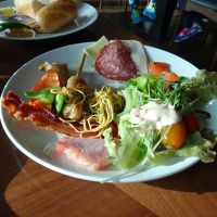 朝食は種類が豊富でおいしいです。フォーもあります。