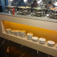 朝食品数はまずまず。暖かいラーメンがあります。