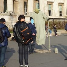 大道芸人もいます