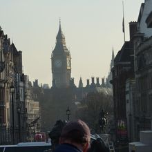 遠くにビックベンの姿も見えます