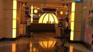 中に入らずミッキーに会える