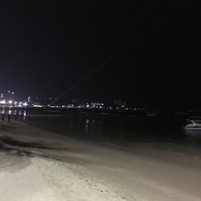 夜は怪しビーチ