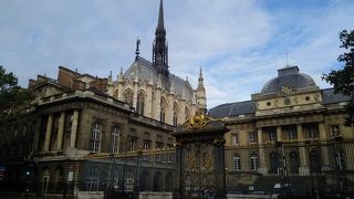 ゴージャスなお役所