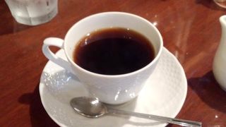 街中のコーヒー店