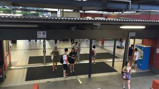 頑張って、高い空港利用料を回避？