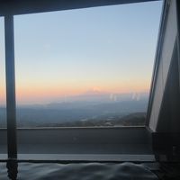 展望大浴場からも湯に浸かりながら富士山を眺められます