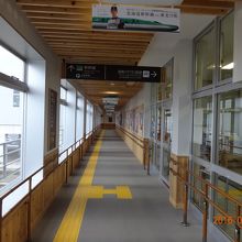 自由通路。南口から新幹線に乗る場合この通路を通ります。