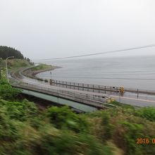 津軽海峡に沿った景色のいい路線です
