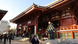 お参りに来る人も沢山いて、観光目的でない本格派の人には道を譲りたくなりますね。