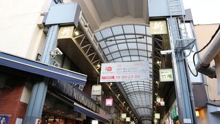 現代のアーケード商店街で活性化されている。