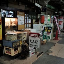 開いている店はまばら
