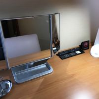 視力が悪いので、三面鏡は便利