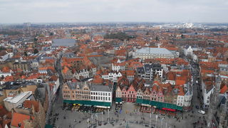 ブルージュ中心の素敵な広場