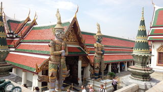 絢爛豪華な寺院