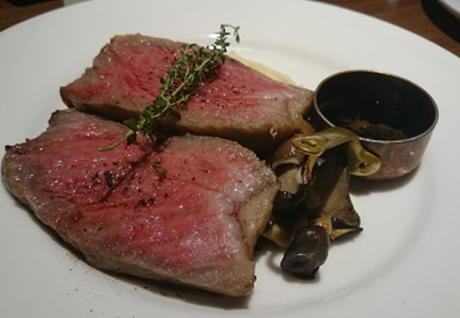 津駅に近いビストロです。