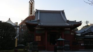 西境内にあるお堂　薬師堂　三峰神社の南側