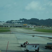 ターミナルビルから外を見る