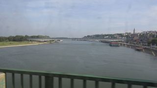 ドナウ川　ベオグラードでは何色？