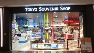 初代ガンダムの巨大な模型に釣られて入店。