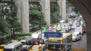 激しい交通渋滞