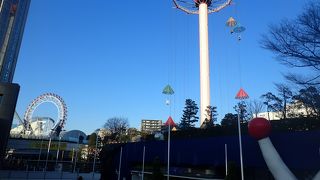 観覧車やコーヒーカップなど、小さい子供も楽しめます。