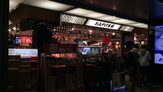 駅構内の土産物店